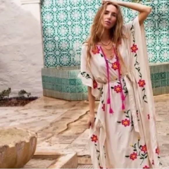 Spell - SAYULITA EMBROIDERED KAFTAN IN CREAM - NWT - M/L - Picture 5 of 14